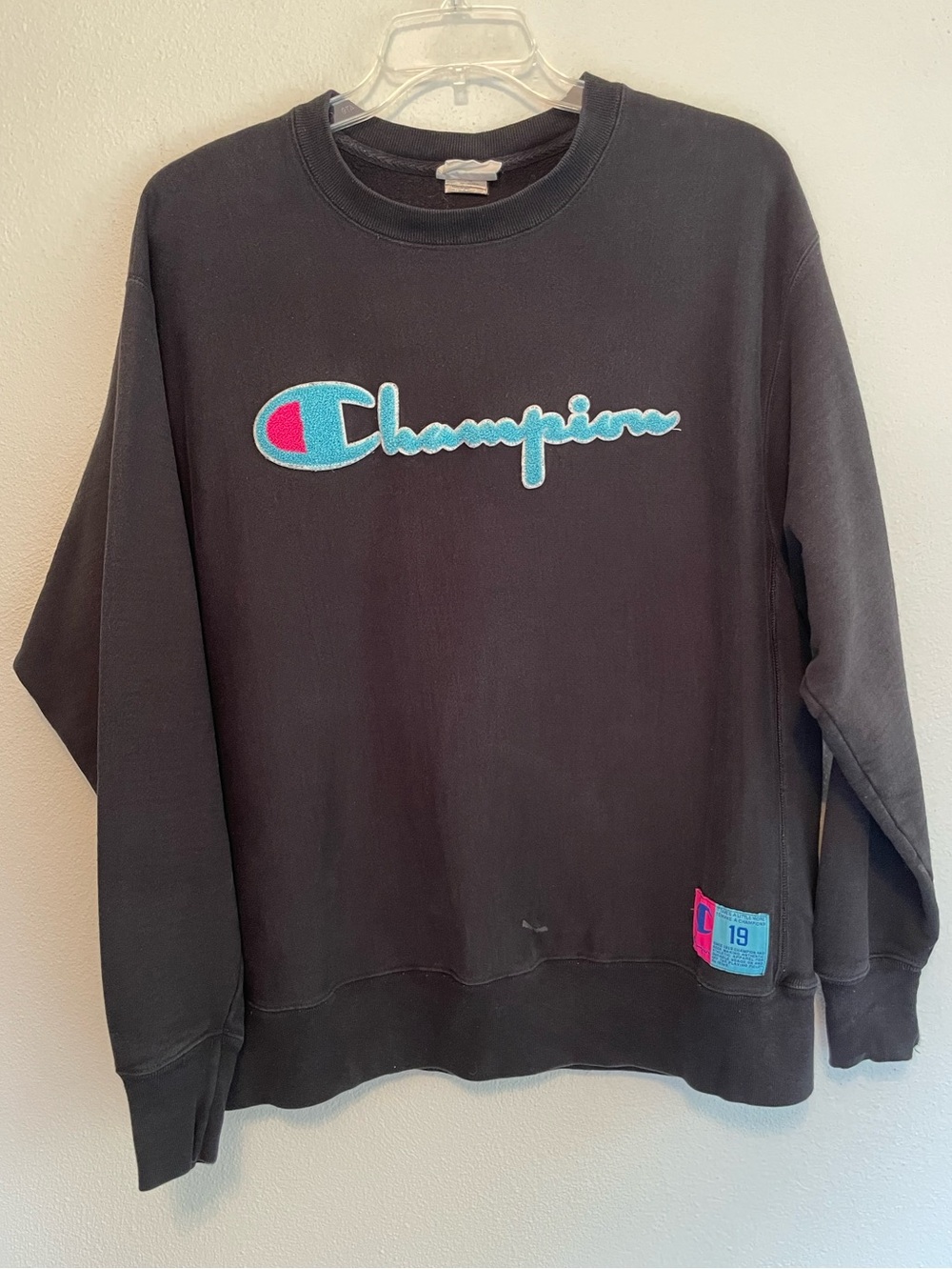 Champion Vintage Black Crewneck Sweatshirt with Teal and Pink Logo XL flaw